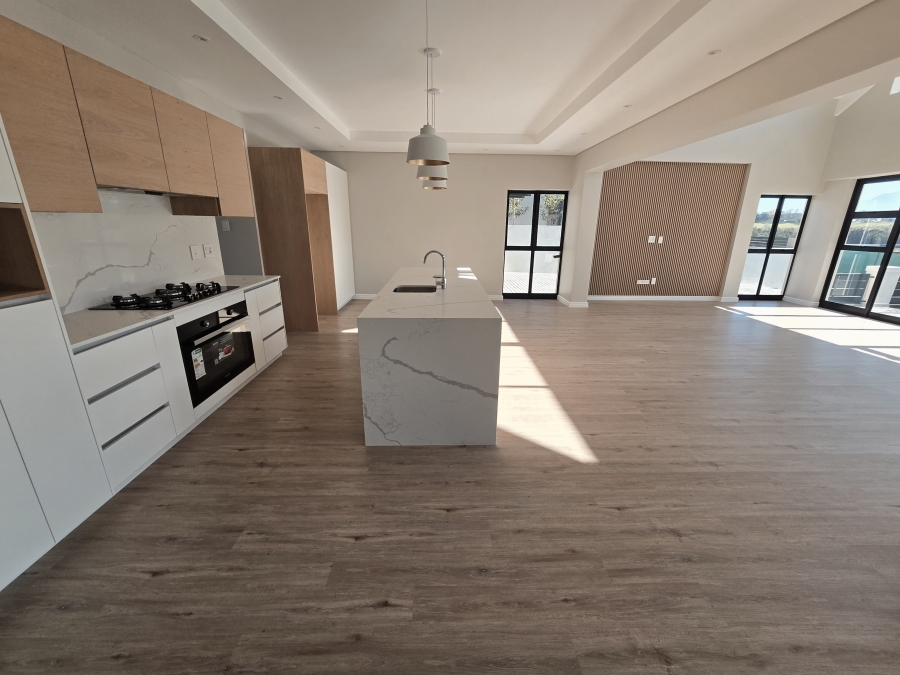 4 Bedroom Property for Sale in Kingswood Golf Estate Western Cape